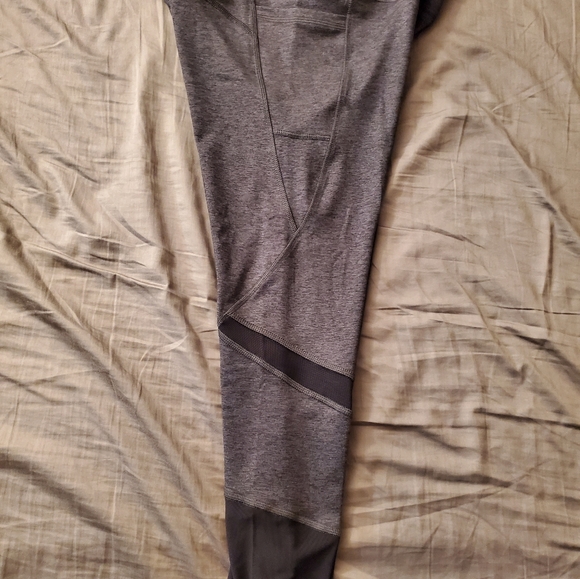 Bundle only Avia cropped leggings grey with mesh - Picture 2 of 4